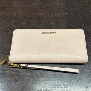 Michael Kors Light Pink Wristlet Wallet